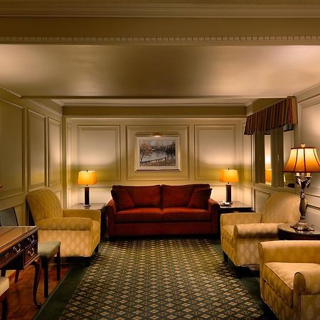 Royal Scot Hotel & Suites Victoria Eksteriør billede