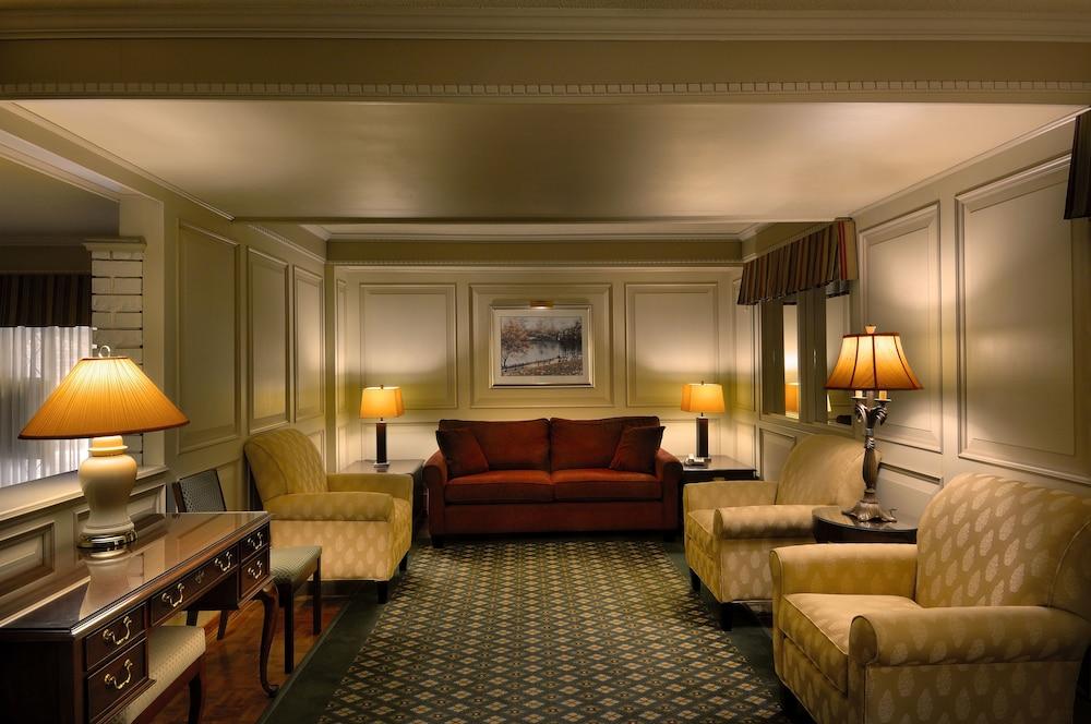 Royal Scot Hotel & Suites Victoria Eksteriør billede