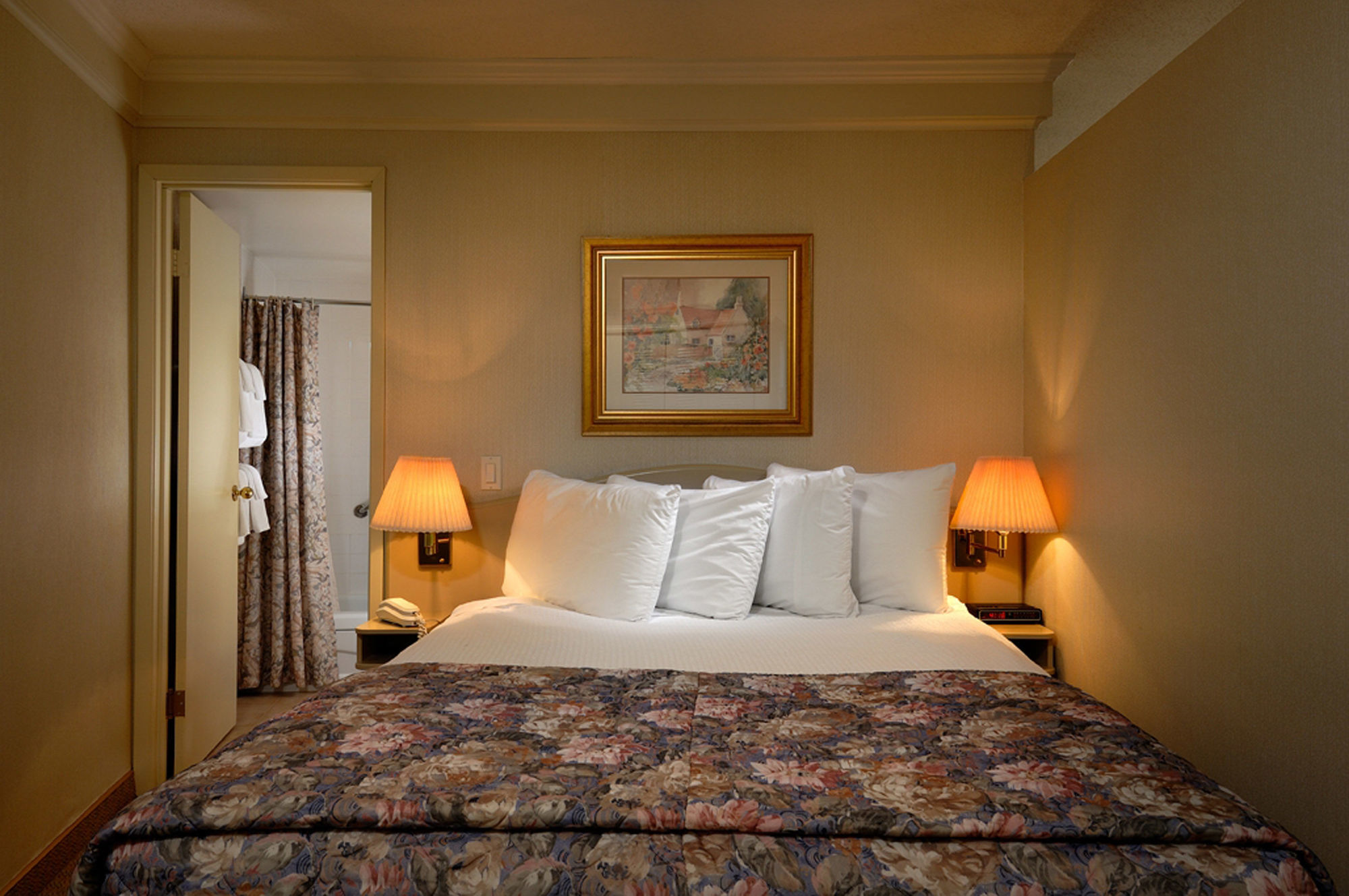Royal Scot Hotel & Suites Victoria Eksteriør billede