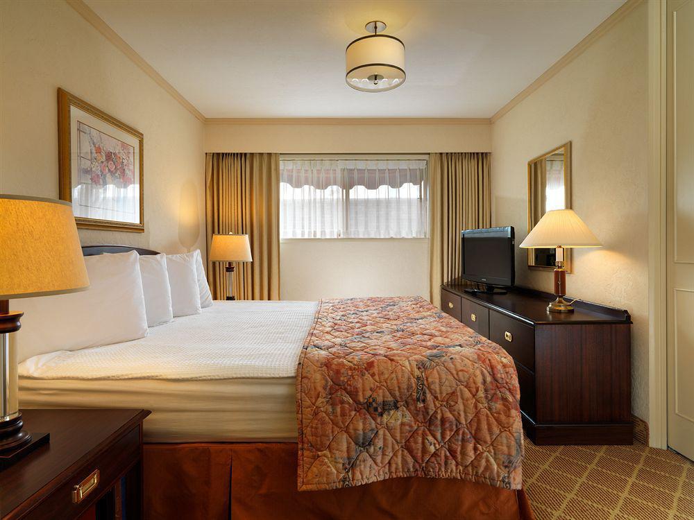 Royal Scot Hotel & Suites Victoria Eksteriør billede